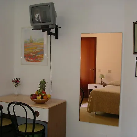 Ξενοδοχείο Tenda 2*