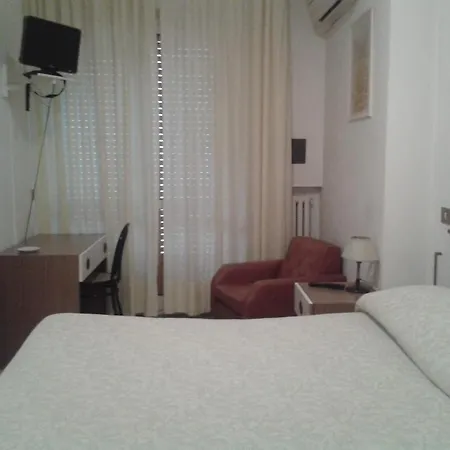 Ξενοδοχείο Tenda 2*